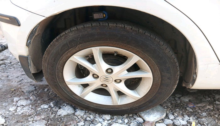 2015 Maruti Swift VXI, Petrol, Manual, 71,457 km, tyre