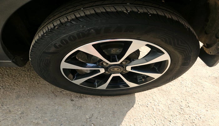 2021 Tata NEXON XZ PLUS DIESEL, Diesel, Manual, 1,30,220 km, tyre