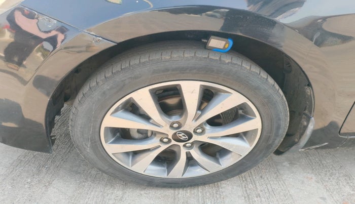 2015 Hyundai Verna FLUIDIC 4S 1.6 VTVT S AT, Petrol, Automatic, 98,469 km, tyre