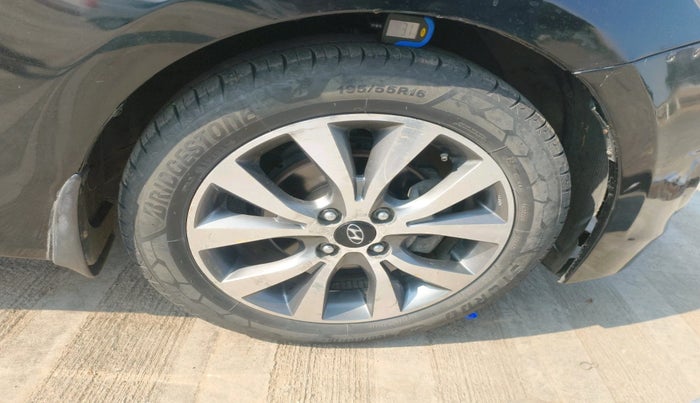 2015 Hyundai Verna FLUIDIC 4S 1.6 VTVT S AT, Petrol, Automatic, 98,469 km, tyre