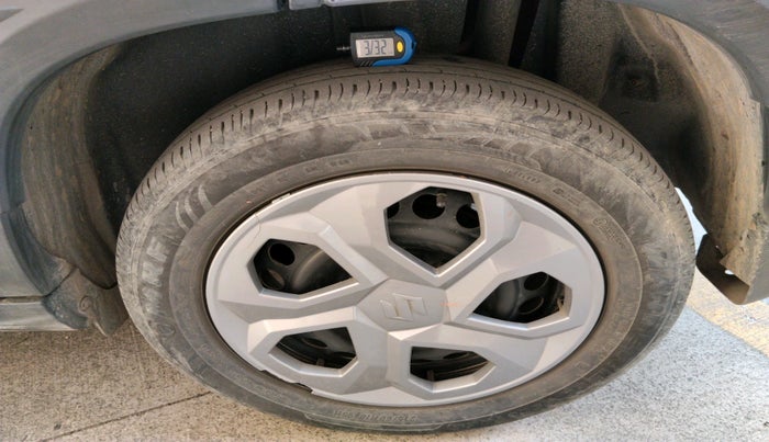 2023 Maruti BREZZA VXI S-CNG, Petrol, Manual, 37,999 km, tyre