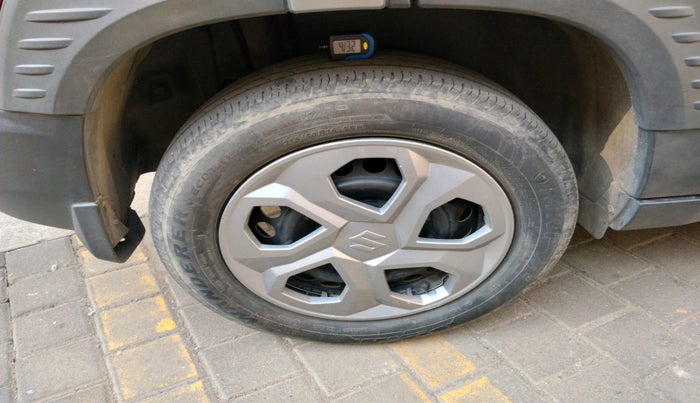 2023 Maruti BREZZA VXI S-CNG, Petrol, Manual, 37,999 km, tyre