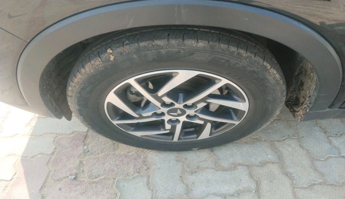 2023 Mahindra XUV300 W8 (O) 1.5 DIESEL, Diesel, Manual, 1,09,199 km, tyre