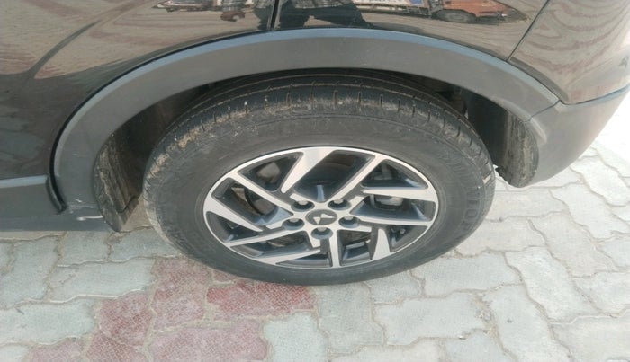 2023 Mahindra XUV300 W8 (O) 1.5 DIESEL, Diesel, Manual, 1,09,199 km, tyre