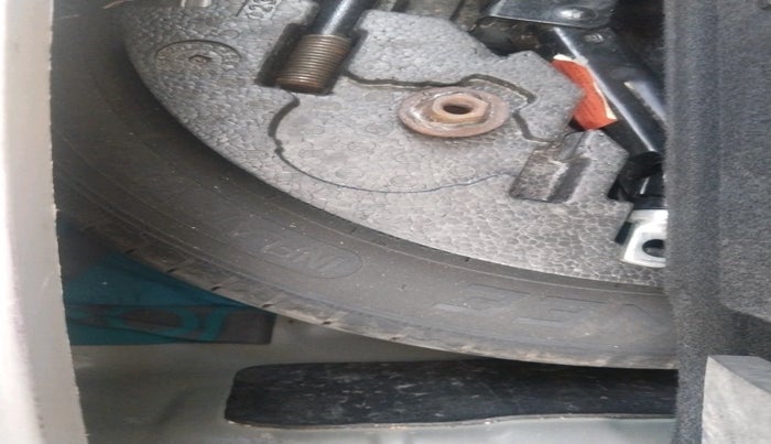 2023 Mahindra XUV300 W8 (O) 1.5 DIESEL, Diesel, Manual, 1,09,199 km, tyre