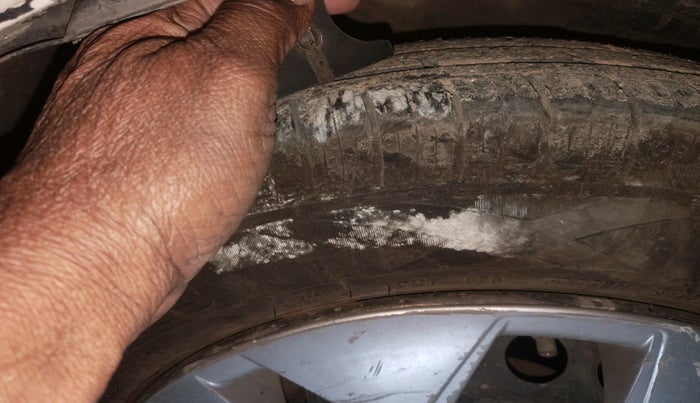 2016 Hyundai Xcent S 1.2, Petrol, Manual, 1,33,847 km, tyre