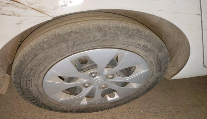 2016 Hyundai Xcent S 1.2, Petrol, Manual, 1,33,847 km, tyre