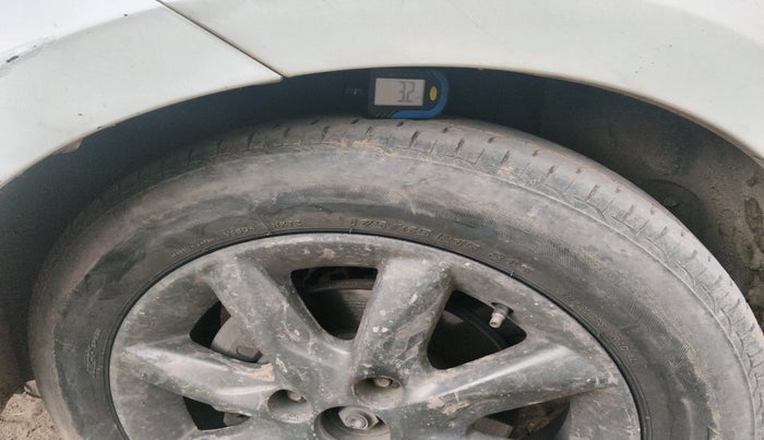 2015 Tata Bolt XT REVOTRON, Petrol, Manual, 1,58,354 km, tyre