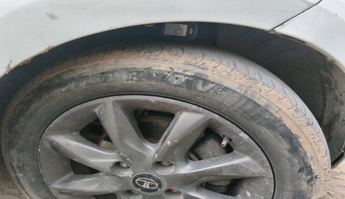 2015 Tata Bolt XT REVOTRON, Petrol, Manual, 1,58,354 km, tyre