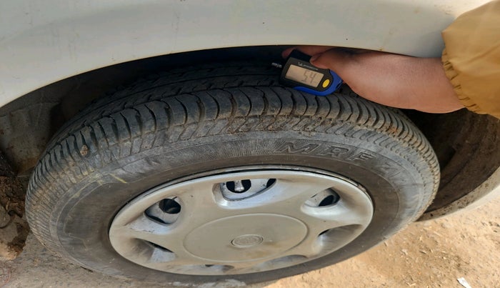 2017 Maruti Swift LXI (O), Petrol, Manual, 98,604 km, tyre