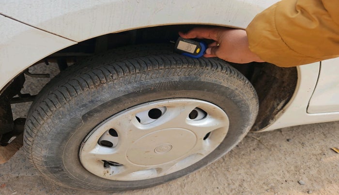 2017 Maruti Swift LXI (O), Petrol, Manual, 98,604 km, tyre