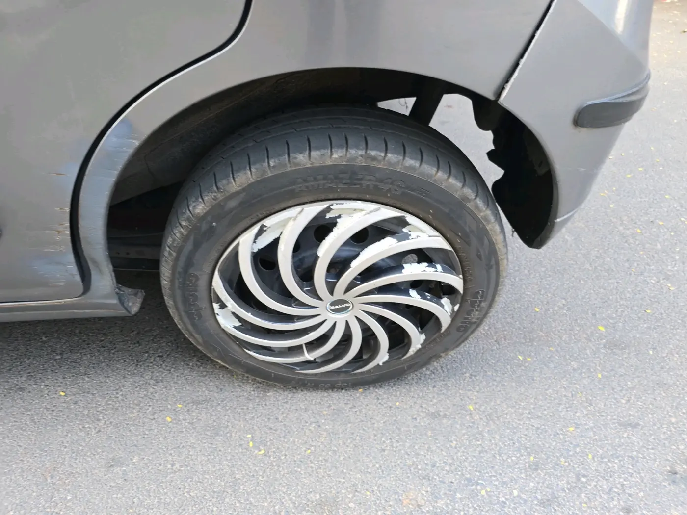 2015 Maruti Wagon R 1.0 VXI, Petrol, Manual, 93,473 km, tyre