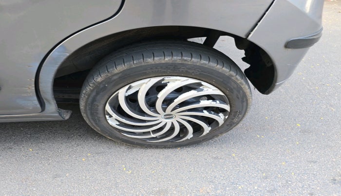 2015 Maruti Wagon R 1.0 VXI, Petrol, Manual, 93,473 km, tyre