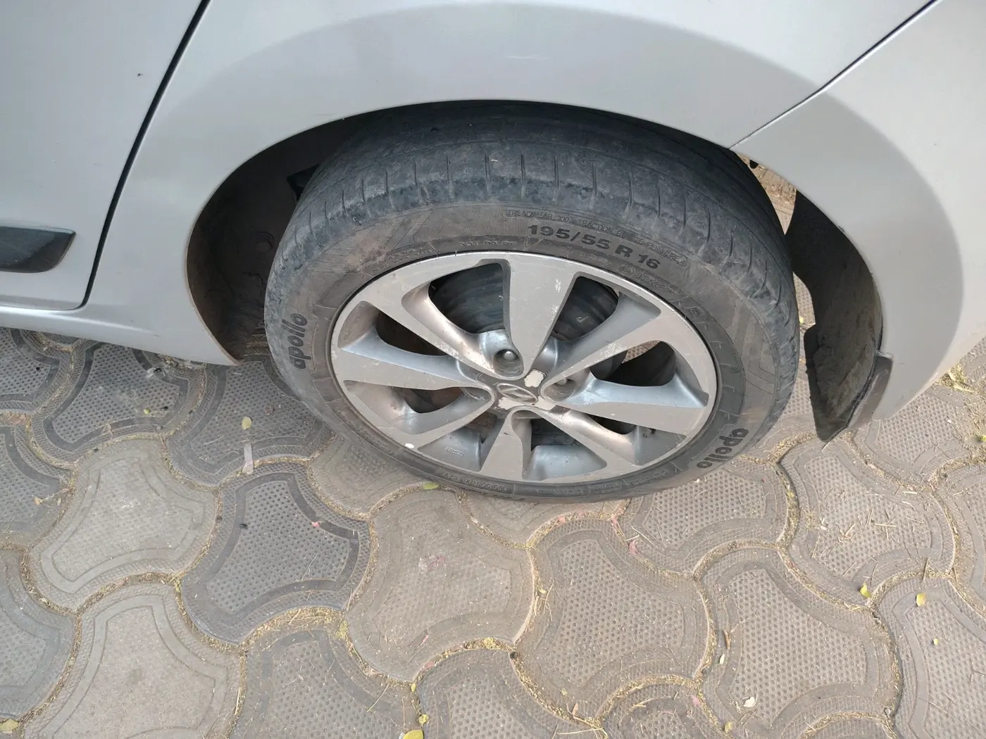 2017 Hyundai Elite i20 ASTA 1.4 CRDI (O), Diesel, Manual, 1,38,561 km, tyre