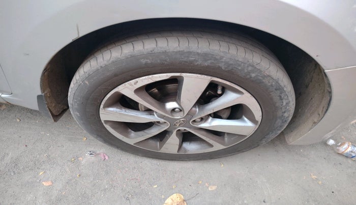 2017 Hyundai Elite i20 ASTA 1.4 CRDI (O), Diesel, Manual, 1,38,561 km, tyre