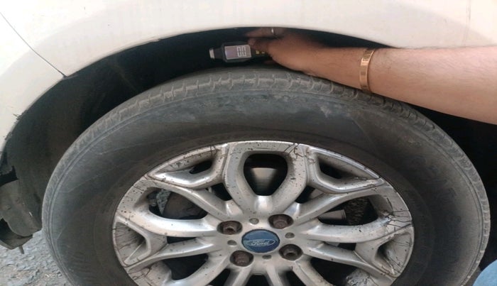 2015 Ford Ecosport TITANIUM 1.5L PETROL, Petrol, Manual, 1,22,567 km, tyre