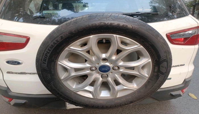 2015 Ford Ecosport TITANIUM 1.5L PETROL, Petrol, Manual, 1,22,567 km, tyre