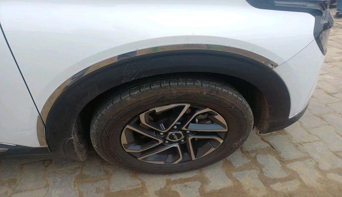 2022 KIA CARENS LUXURY PLUS 1.4 PETROL DCT 7 STR, Petrol, Automatic, 1,01,978 km, tyre