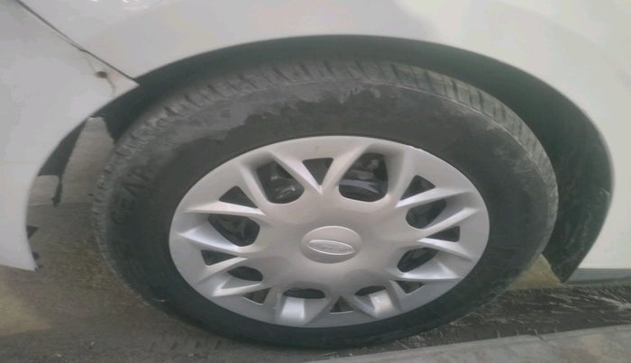 2015 Ford Figo Aspire TREND 1.2 PETROL, Petrol, Manual, 90,975 km, tyre