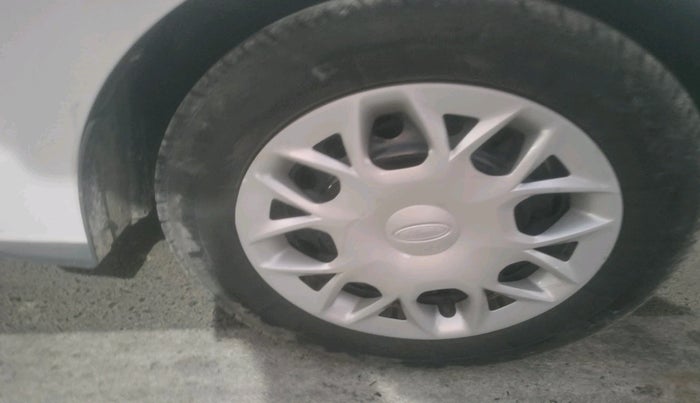 2015 Ford Figo Aspire TREND 1.2 PETROL, Petrol, Manual, 90,975 km, tyre