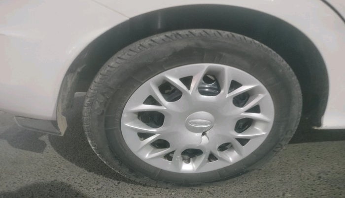 2015 Ford Figo Aspire TREND 1.2 PETROL, Petrol, Manual, 90,975 km, tyre