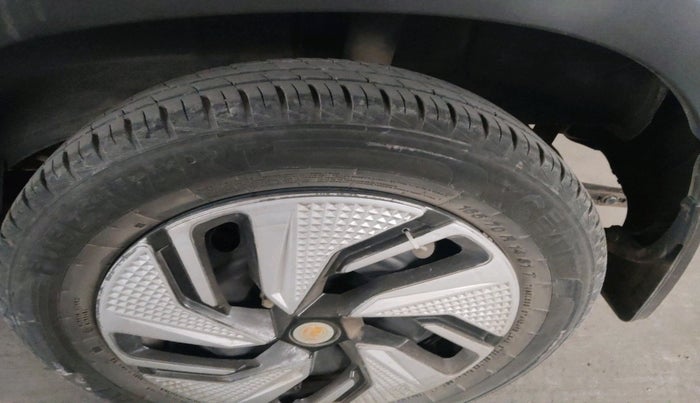 2022 Renault Kwid RXL 1.0, Petrol, Manual, 30,967 km, tyre