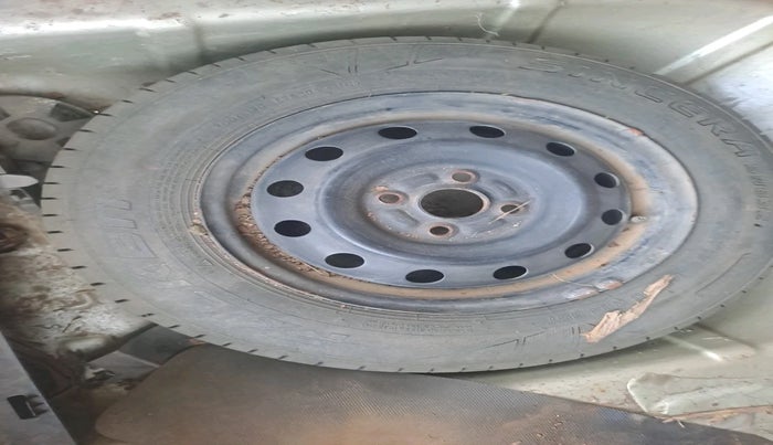 2011 Maruti Swift Dzire VDI, Diesel, Manual, 1,17,087 km, tyre