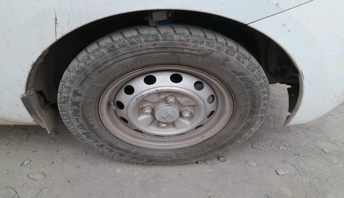 2014 Hyundai Eon ERA +, Petrol, Manual, 1,36,433 km, tyre