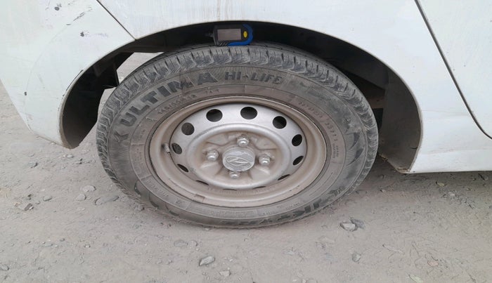 2014 Hyundai Eon ERA +, Petrol, Manual, 1,36,433 km, tyre