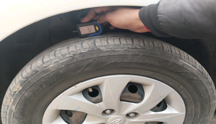 2016 Hyundai Elite i20 SPORTZ 1.4 CRDI, Diesel, Manual, 2,01,007 km, tyre