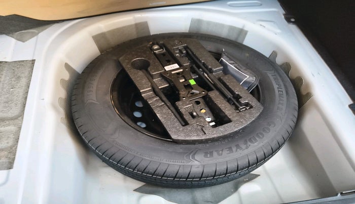 2022 Volkswagen VIRTUS COMFORTLINE TSI 1.0 MT, Petrol, Manual, 33,069 km, tyre