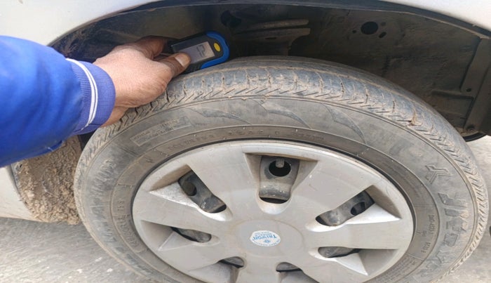 2014 Maruti Wagon R 1.0 LXI CNG, Petrol, Manual, 1,24,652 km, tyre