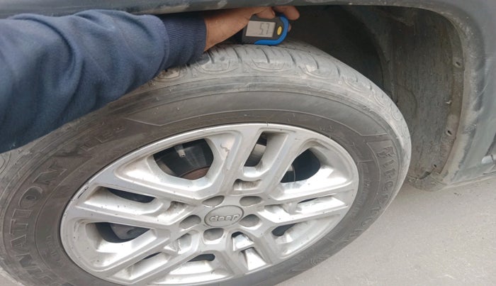 2018 Jeep Compass LIMITED 2.0 DIESEL, Diesel, Manual, 2,10,982 km, tyre