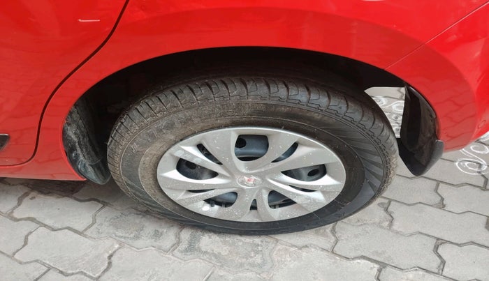 2021 Maruti Swift VXI, Petrol, Manual, 15,600 km, tyre