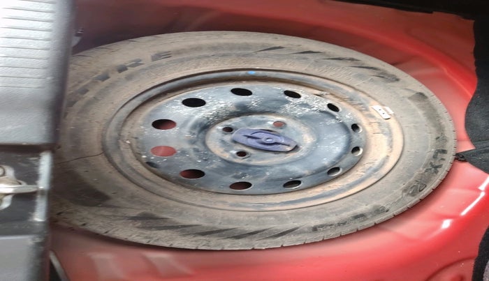 2021 Maruti Swift VXI, Petrol, Manual, 15,600 km, tyre