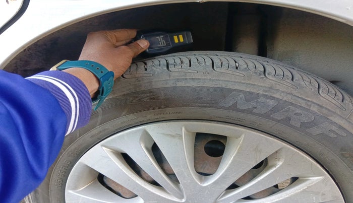 2013 Maruti Ertiga VDI, Diesel, Manual, 2,15,358 km, tyre