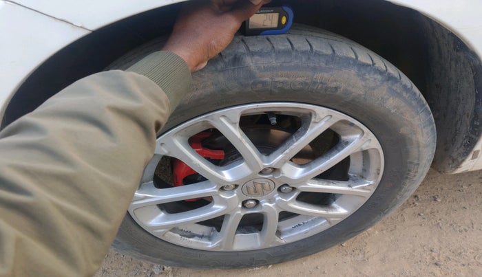 2018 Maruti Swift ZXI AMT, Petrol, Automatic, 58,270 km, tyre