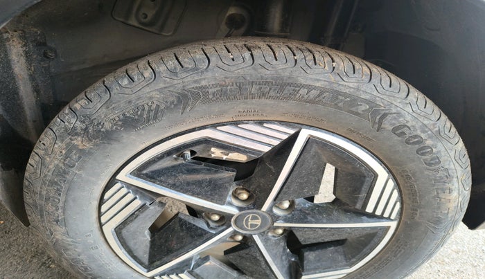 2023 Tata NEXON FEARLESS PLUS S 1.2 REVOTRON 7 DCA DT, Petrol, Automatic, 37,290 km, tyre