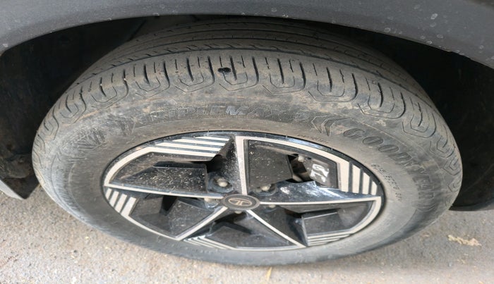 2023 Tata NEXON FEARLESS PLUS S 1.2 REVOTRON 7 DCA DT, Petrol, Automatic, 37,290 km, tyre