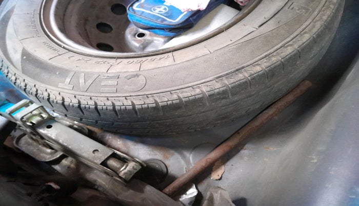 2015 Hyundai Eon ERA +, Petrol, Manual, 67,927 km, tyre