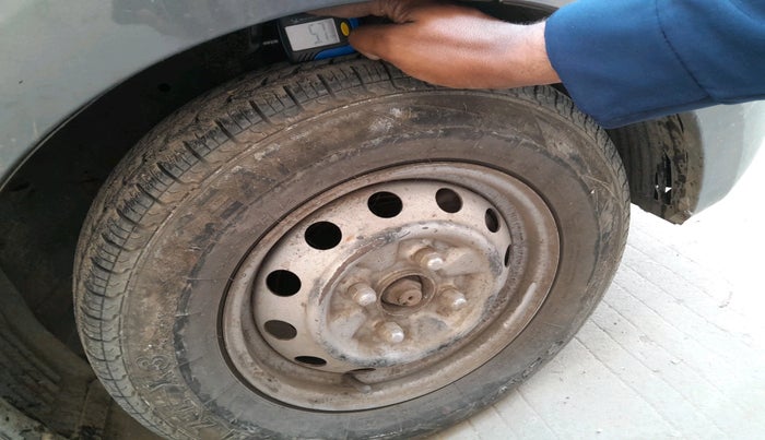 2015 Hyundai Eon ERA +, Petrol, Manual, 67,927 km, tyre