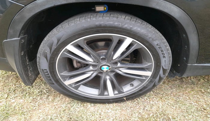 2018 BMW X5 XDRIVE30D DESIGN PURE 5 STR, Diesel, Automatic, 1,41,429 km, tyre