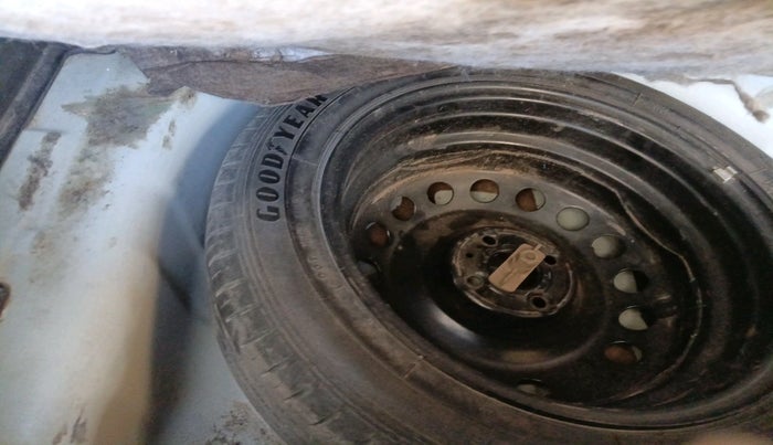 2016 Hyundai Elite i20 ASTA 1.4 CRDI (O), Diesel, Manual, 1,01,641 km, tyre