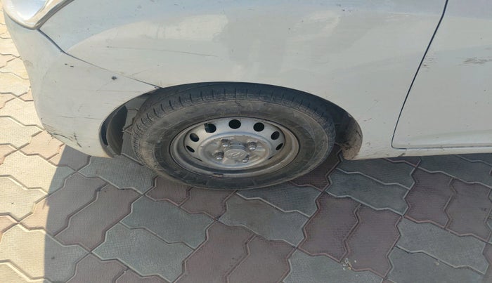 2017 Hyundai Eon ERA +, Petrol, Manual, 73,961 km, tyre