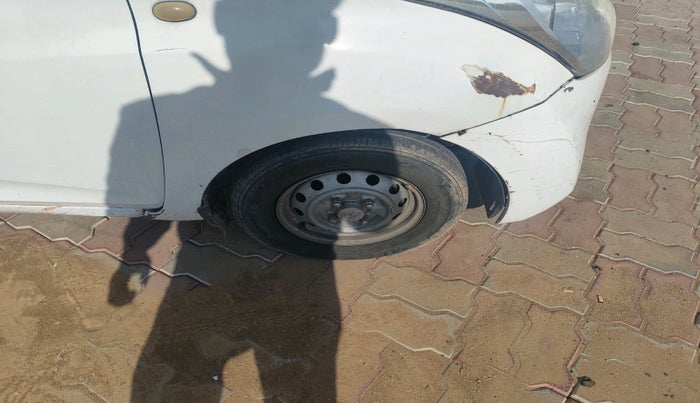 2017 Hyundai Eon ERA +, Petrol, Manual, 73,961 km, tyre