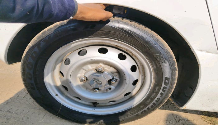 2017 Hyundai Eon ERA +, Petrol, Manual, 1,14,115 km, tyre