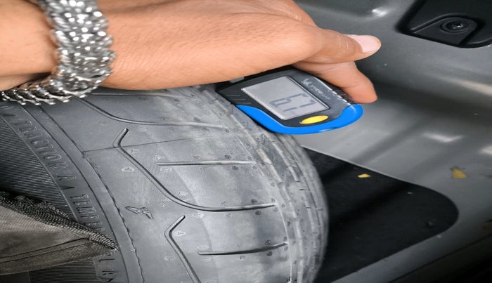 2024 KIA SELTOS HTX 1.5 Diesel MT, Diesel, Manual, 29,471 km, tyre