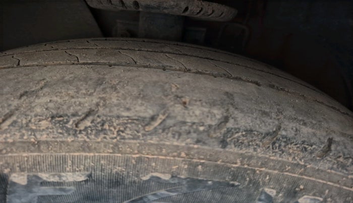 2016 Volkswagen Cross Polo HIGHLINE MPI, Petrol, Manual, 1,03,968 km, tyre