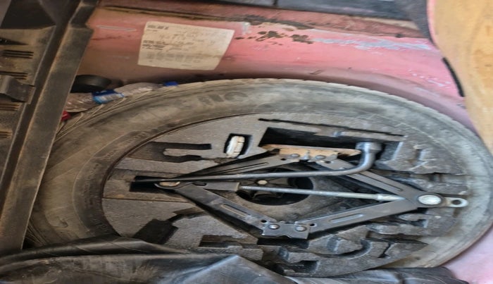 2016 Volkswagen Cross Polo HIGHLINE MPI, Petrol, Manual, 1,03,968 km, tyre