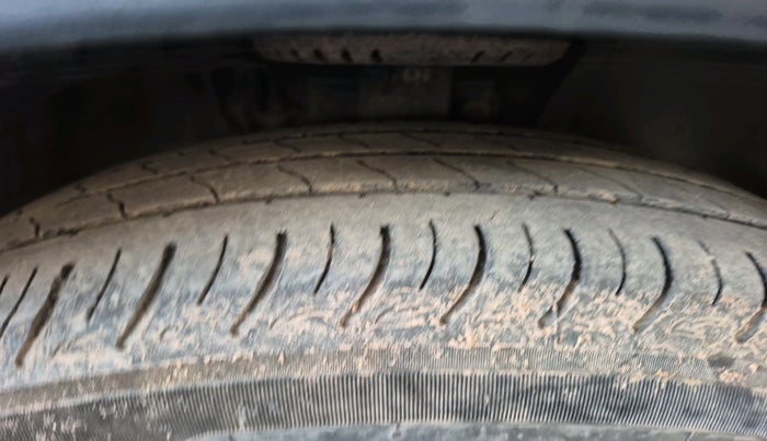 2016 Volkswagen Cross Polo HIGHLINE MPI, Petrol, Manual, 1,03,968 km, tyre